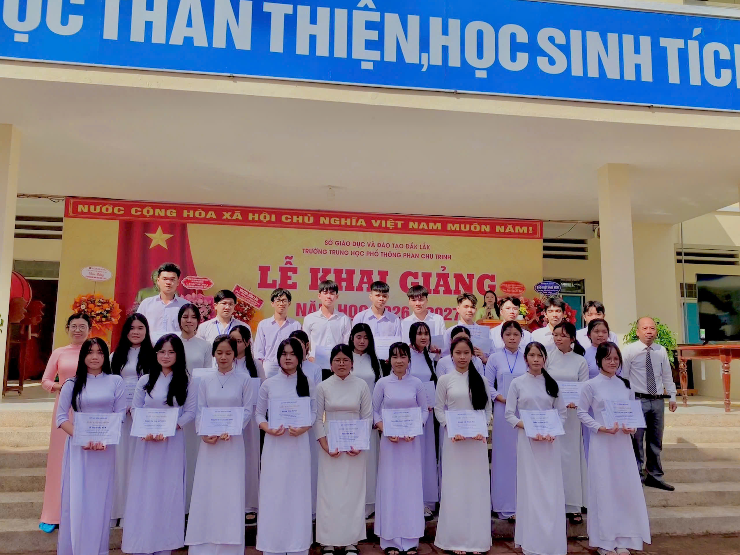 Trường THPT PHAN CHU TRINH